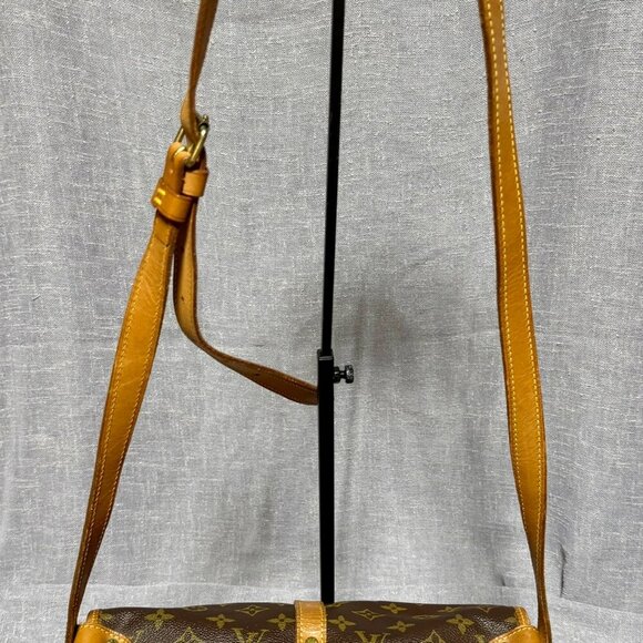 **Authentic** Louis Vuitton Saumur 30 - Picture 2 of 15